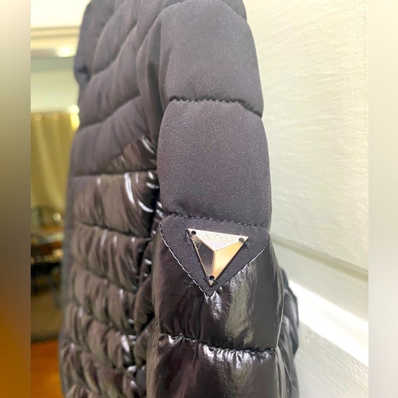 GUESS brand
Women's SHINY *Vera* Puffer Jacket Black Sz Small technical - Picture 7 of 11